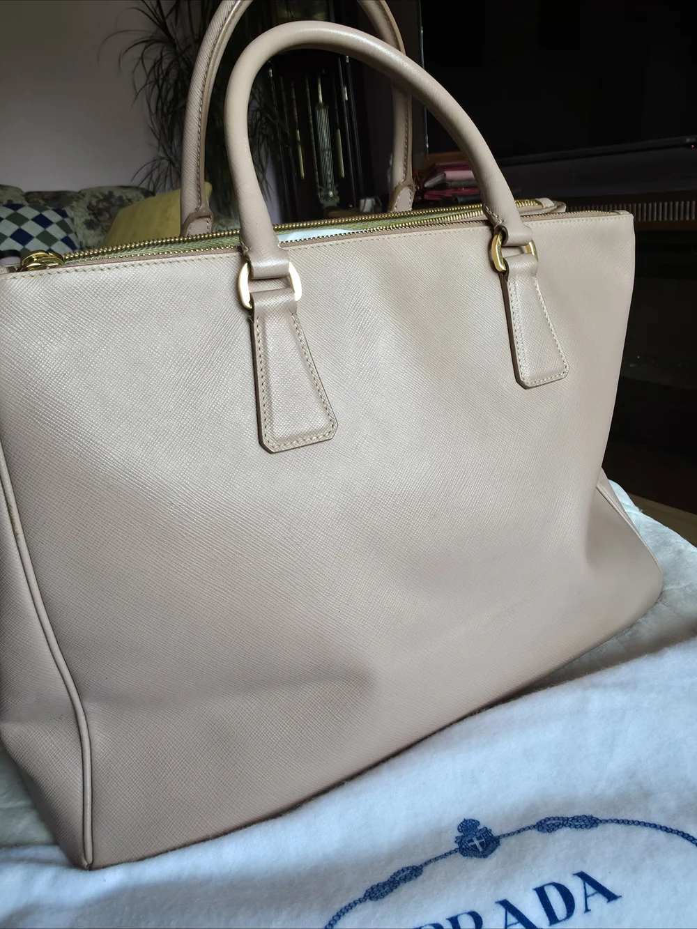 Prada Leather Tote in Pale Pink with Gold Hardware - Picture 3 of 16